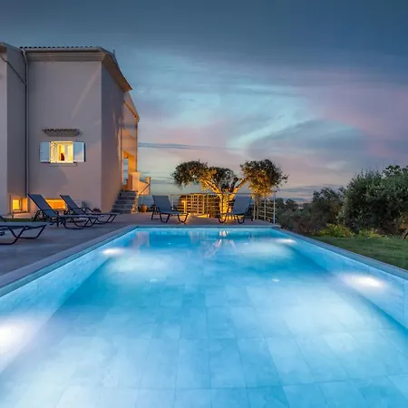 Avgi Villa & Avra House With Shared Pool By Filoxenia Villas Гоувия