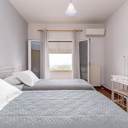 Avgi - Avra House With Shared Pool By Filoxenia Case de vacanță Gouvia