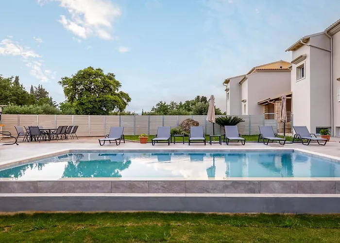 Avgi - Avra House With Shared Pool By Filoxenia * Γουβιά