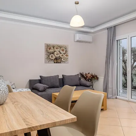 Avgi Villa & Avra House With Shared Pool By Filoxenia Villas *