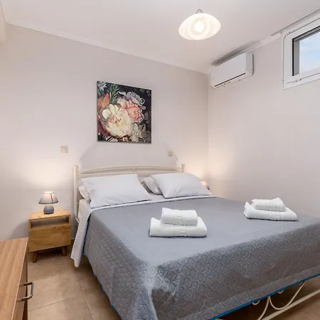 Semesterbostad Avgi - Avra House With Shared Pool By Filoxenia *