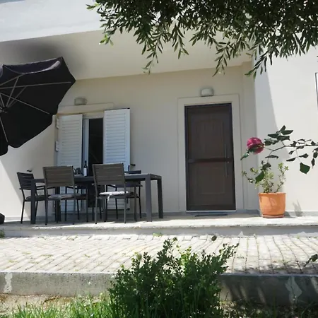 Avgi & Avra House With Shared Pool By Filoxenia * Gouviá