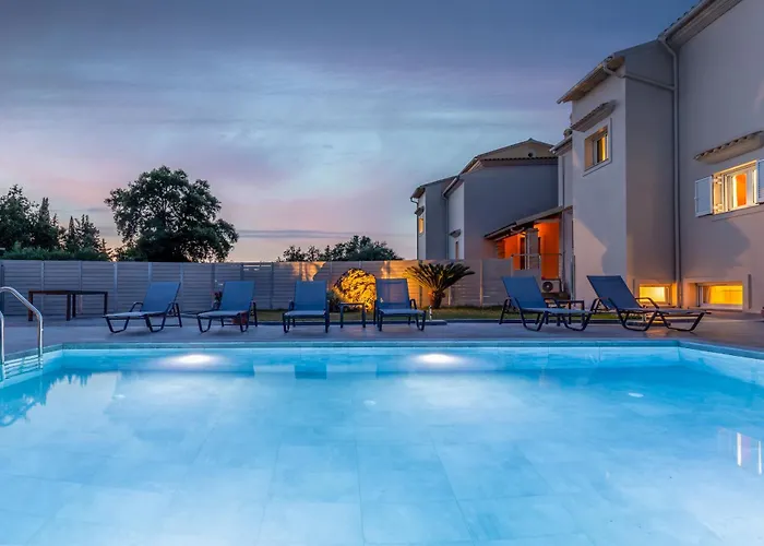 Avgi - Avra House With Shared Pool By Filoxenia Gouvia